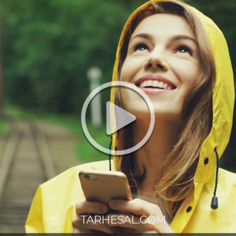 ویدیو استفاده از موبایل در باران 7351 | طرح سال